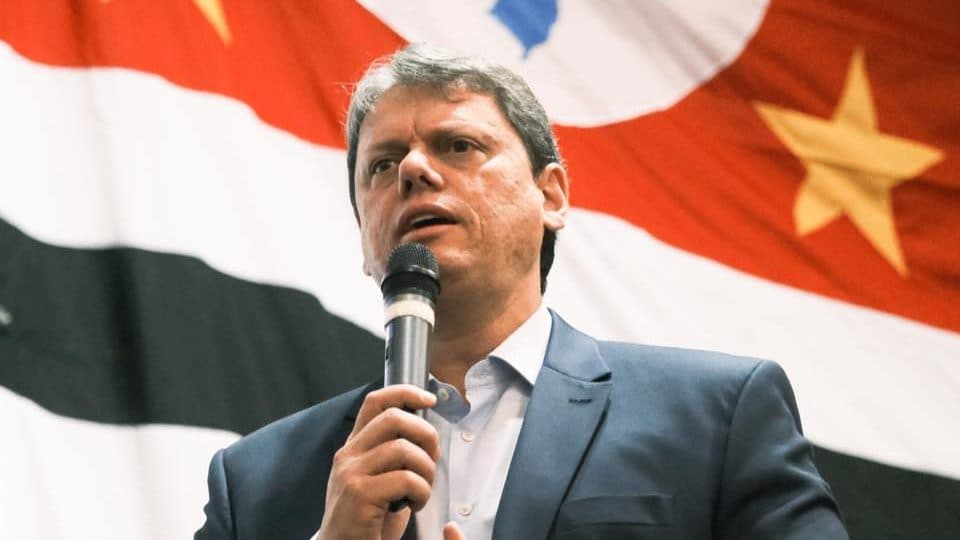 PF investiga se Tarcísio forjou atentado nas eleições de 2022 para aumentar votos