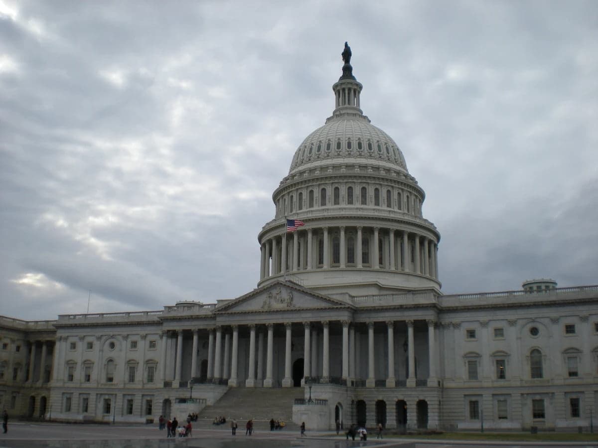 Republicanos controlam Câmara e EUA terão congresso dividido