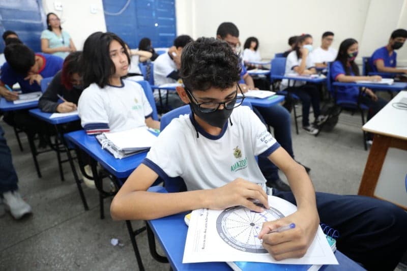 Projeto-piloto orienta 450 estudantes sobre escolha de profissões