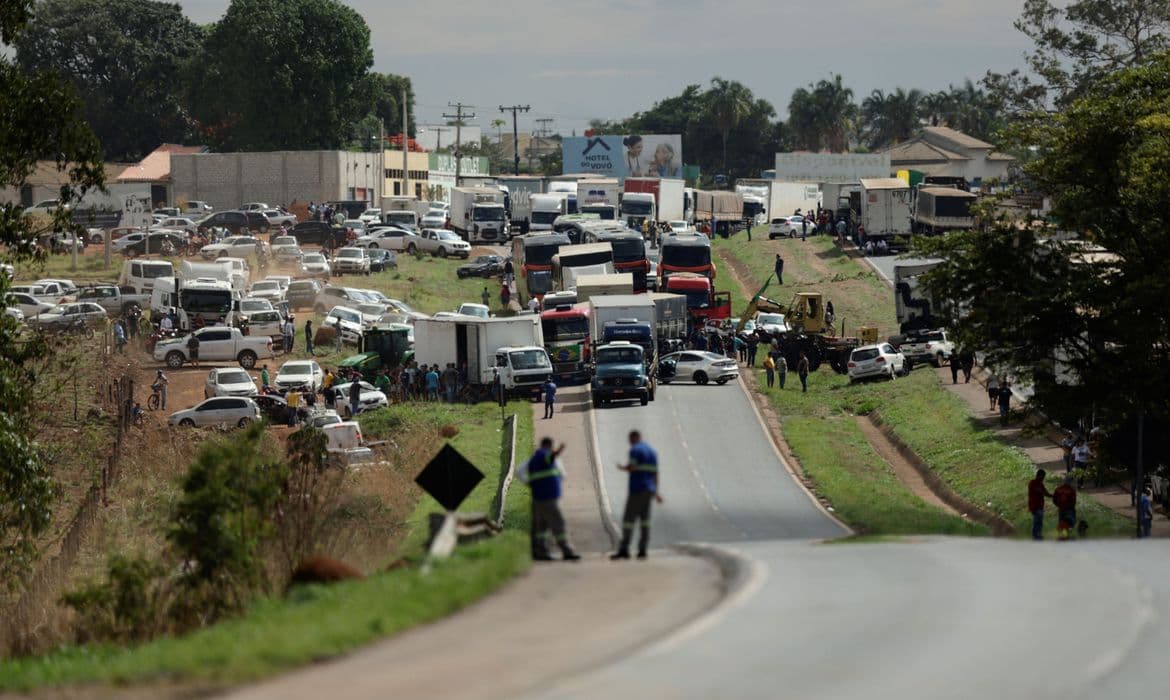 STF tem maioria para obrigar desbloqueio de rodovias