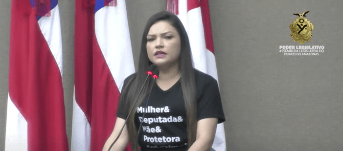 Joana D&#8217;arc denuncia importunação sexual em restaurante