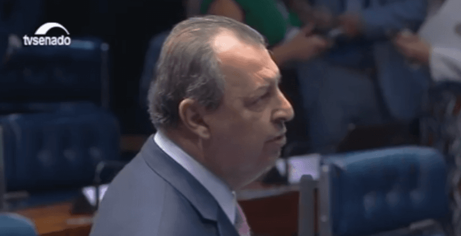 Omar diz que comando do CMA deve &#8220;se dar ao respeito&#8221; e lidar com manifestação
