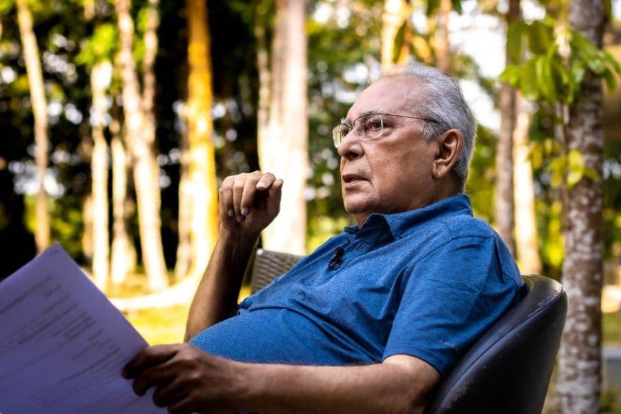 Amazonino Mendes segue internado para tratar de pneumonia