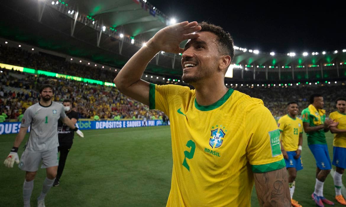 Danilo fala sobre disputa pela lateral direita na Copa do Mundo