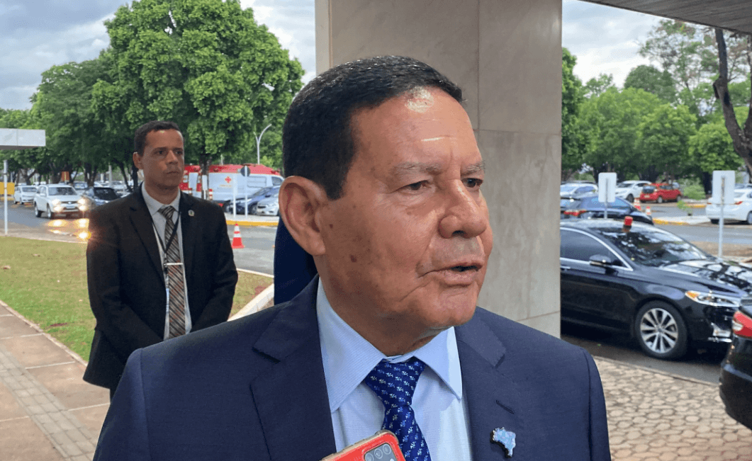 &#8220;Não adianta mais chorar&#8221;, diz Mourão sobre derrota de Bolsonaro
