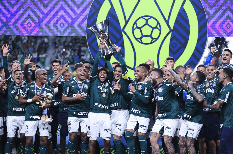 Após vitória de virada, Palmeiras ergue a taça do Brasileirão 2022