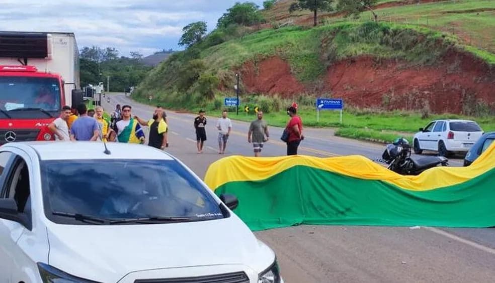 PRF contabiliza hoje 10 bloqueios e interdições em rodovias do país