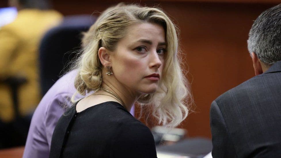 Em post, Amber Heard afirma que fez acordo com Johnny Depp