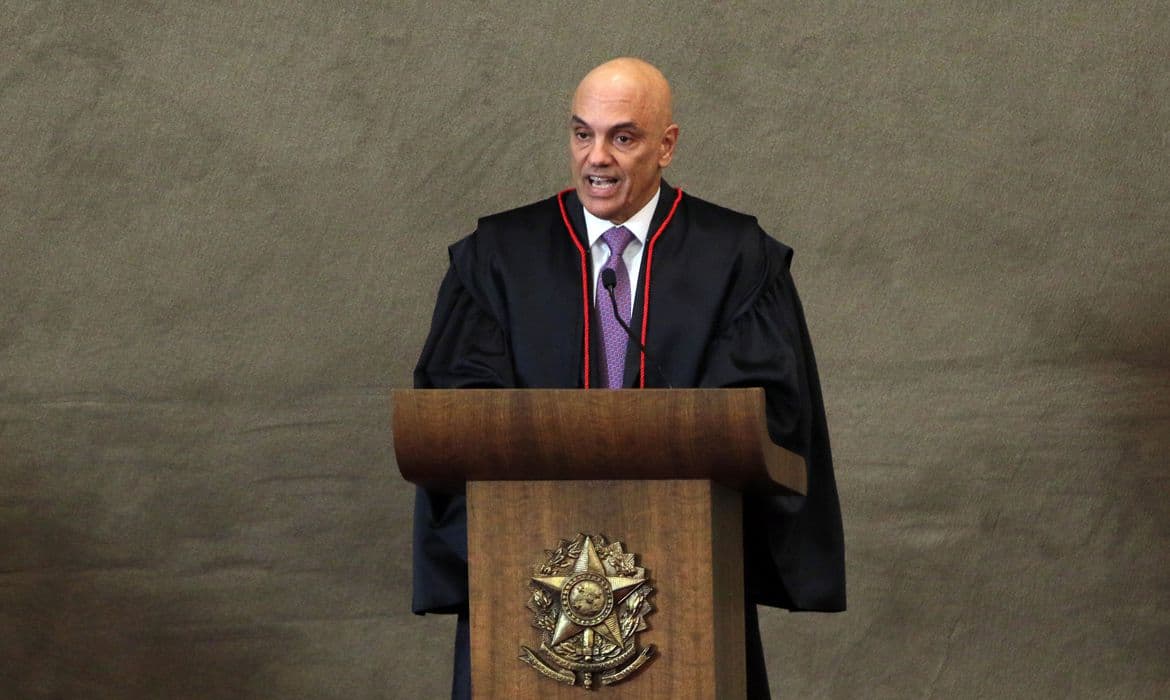 Alexandre de Moraes suspende trechos da Lei de Improbidade