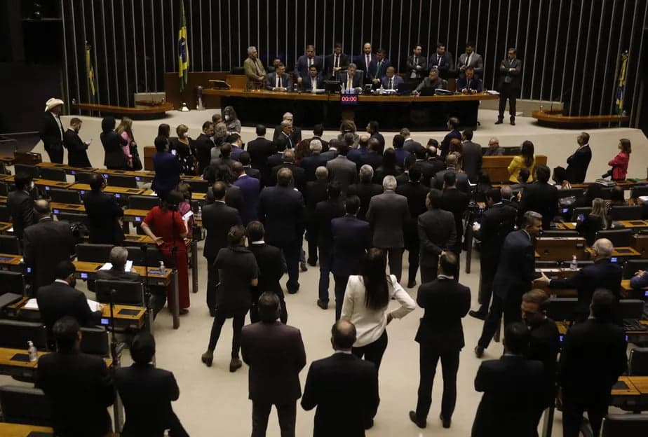 Aumento de salário para parlamentares e presidente é promulgado