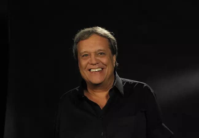 Dennis Carvalho é internado no Rio; estado é &#8220;muito delicado&#8221;
