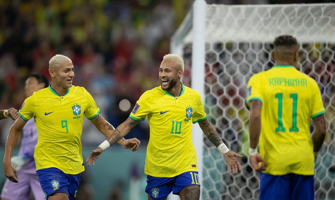 Com atuação de gala, Brasil goleia a Coreia e avança na Copa