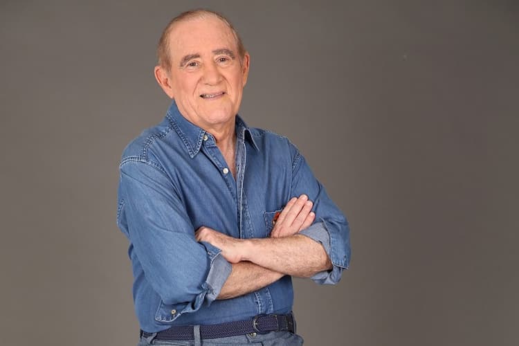 Renato Aragão é internado com problema neurológico