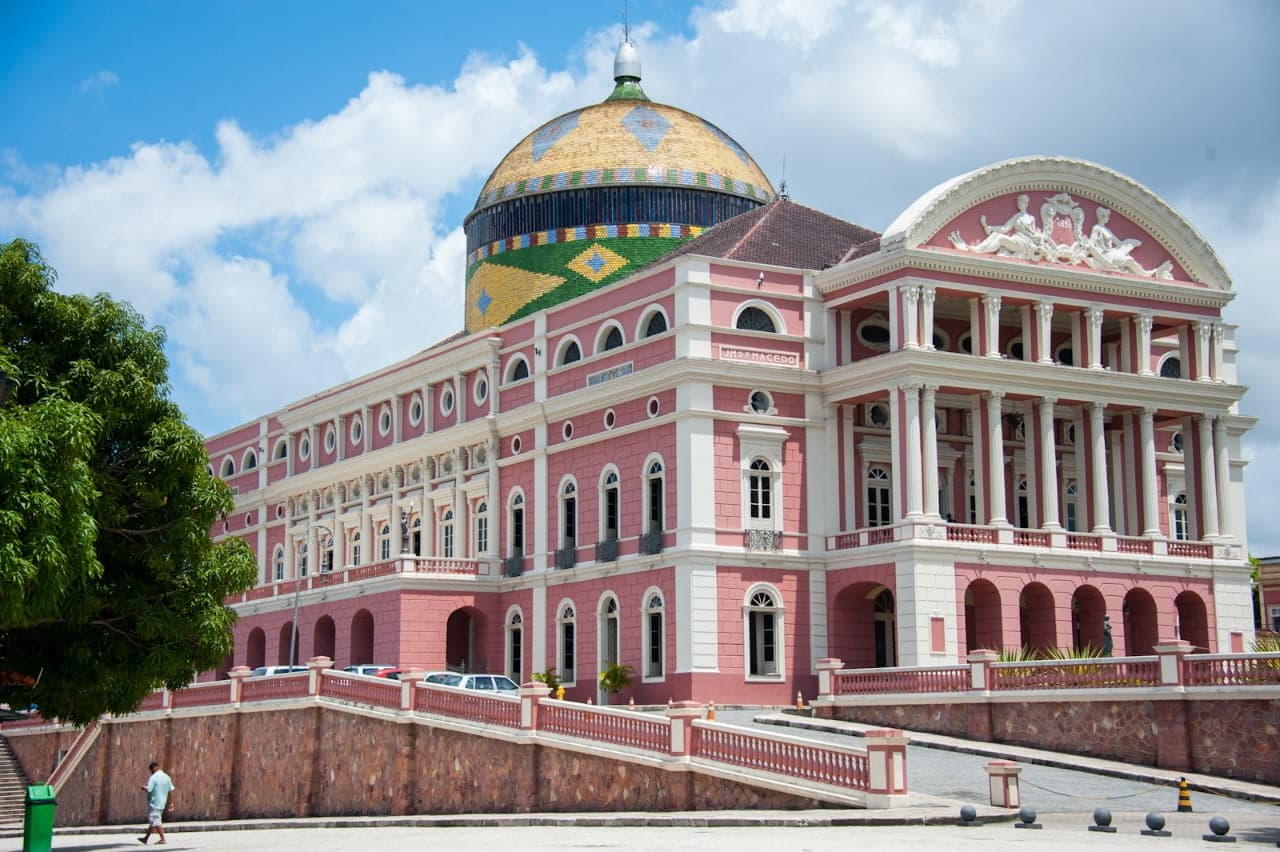 Editora coloca Manaus no top 10 das melhores cidades para visitar no mundo em 2024