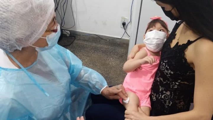 Vacinação de bebês sem comorbidades contra Covid inicia hoje em Manaus