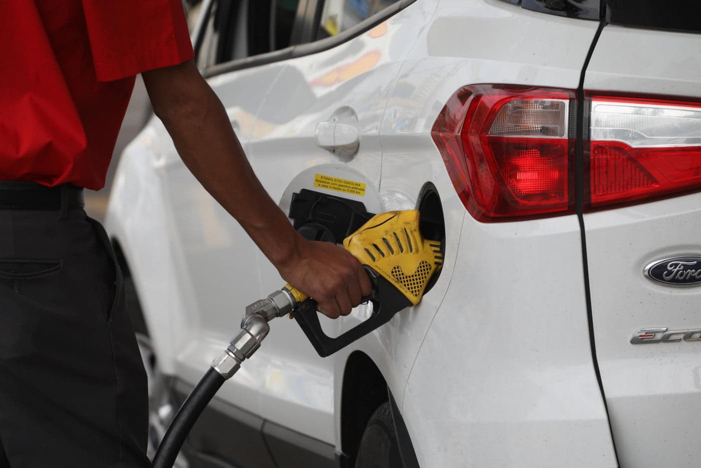 Petrobras anuncia aumento da gasolina e do gás de cozinha