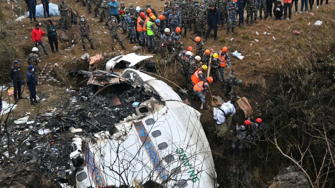 Caixas-pretas de aeronave que caiu em Nepal são encontradas