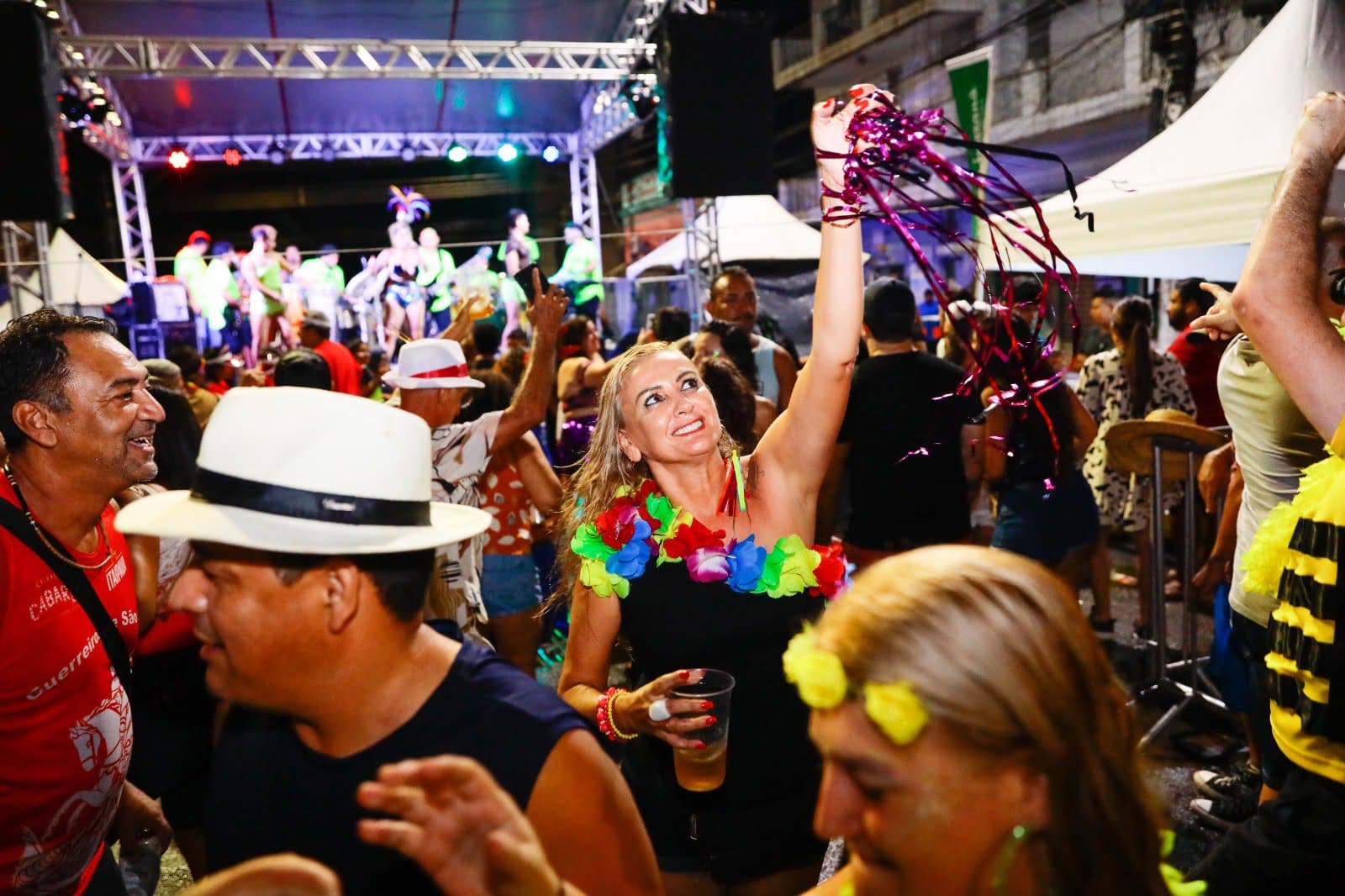 Mais de 15 bandas e blocos agitaram Manaus na Segunda-Feira Gorda de Carnaval 