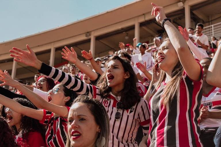 PL garante meia-entrada de mulheres em jogos de futebol