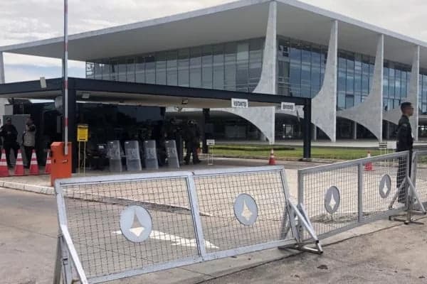 Brasília reforça segurança na véspera da volta de Bolsonaro