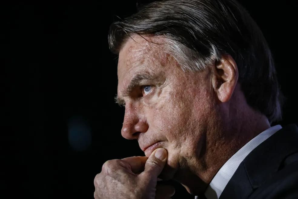 CGU autoriza divulgação da carteira de vacinação de Bolsonaro