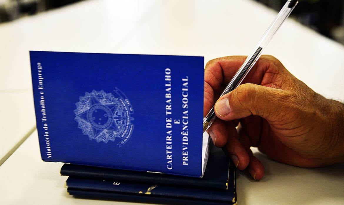 Desemprego sobe para 7,9% no primeiro trimestre de 2024, diz IBGE