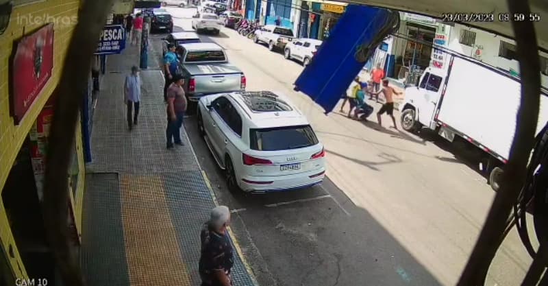 Vídeo: Fiscal do Zona Azul é brutalmente agredido por motorista