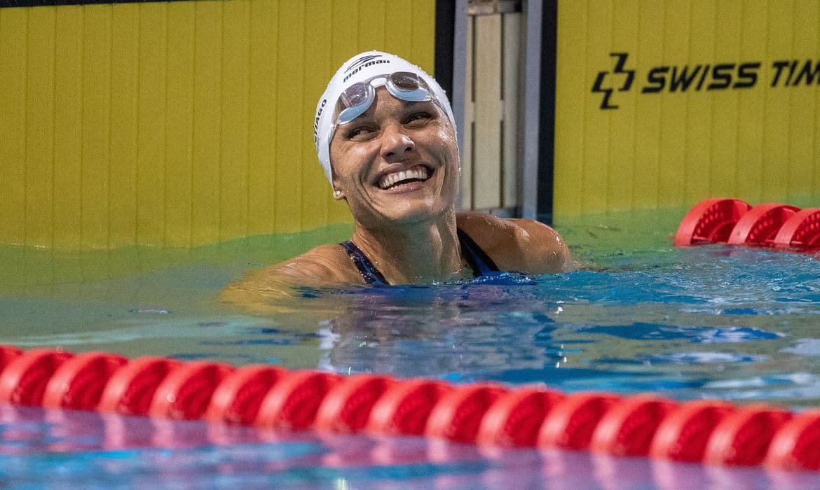 Natação paralímpica: Carol Santiago bate recorde mundial