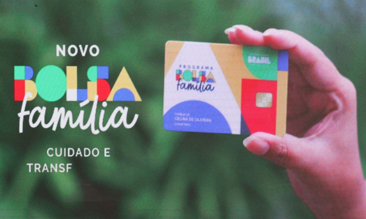 Caixa vai emitir 8 milhões de cartões de débito para programas sociais