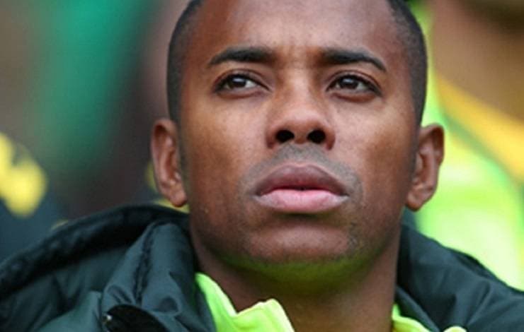STJ envia à PGR pedido de apreensão do passaporte de Robinho