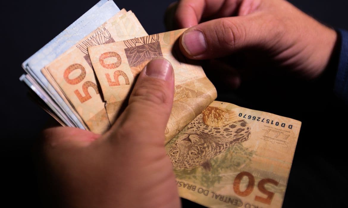 Bancos alertam para golpes no Programa Desenrola Brasil