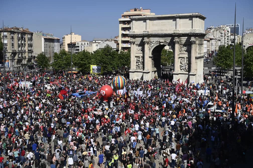 Dia do Trabalhador é marcado por manifestações pelo mundo