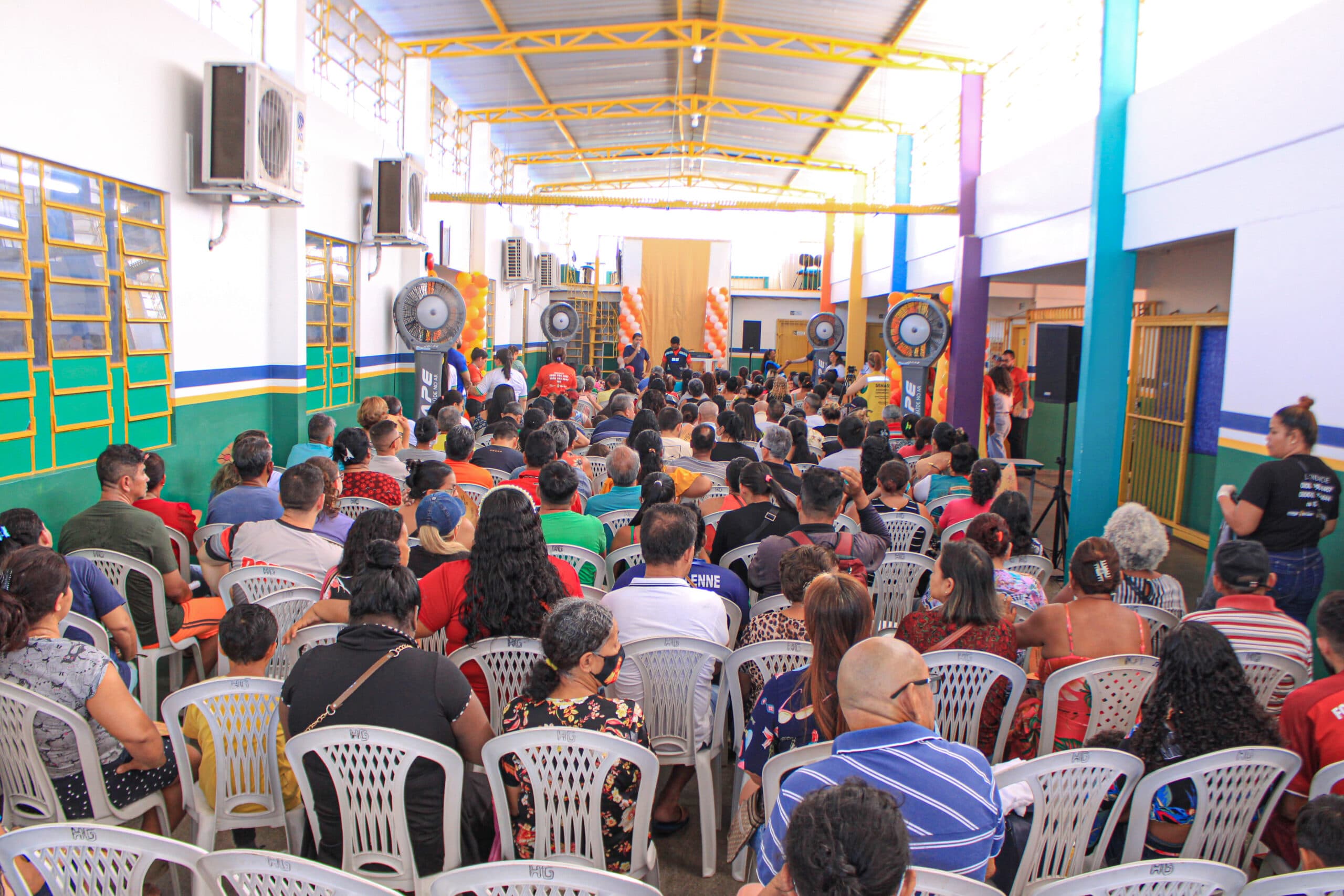 Cerca de 300 famílias são atendidas em mutirão do Cadastro Único, em Manaus
