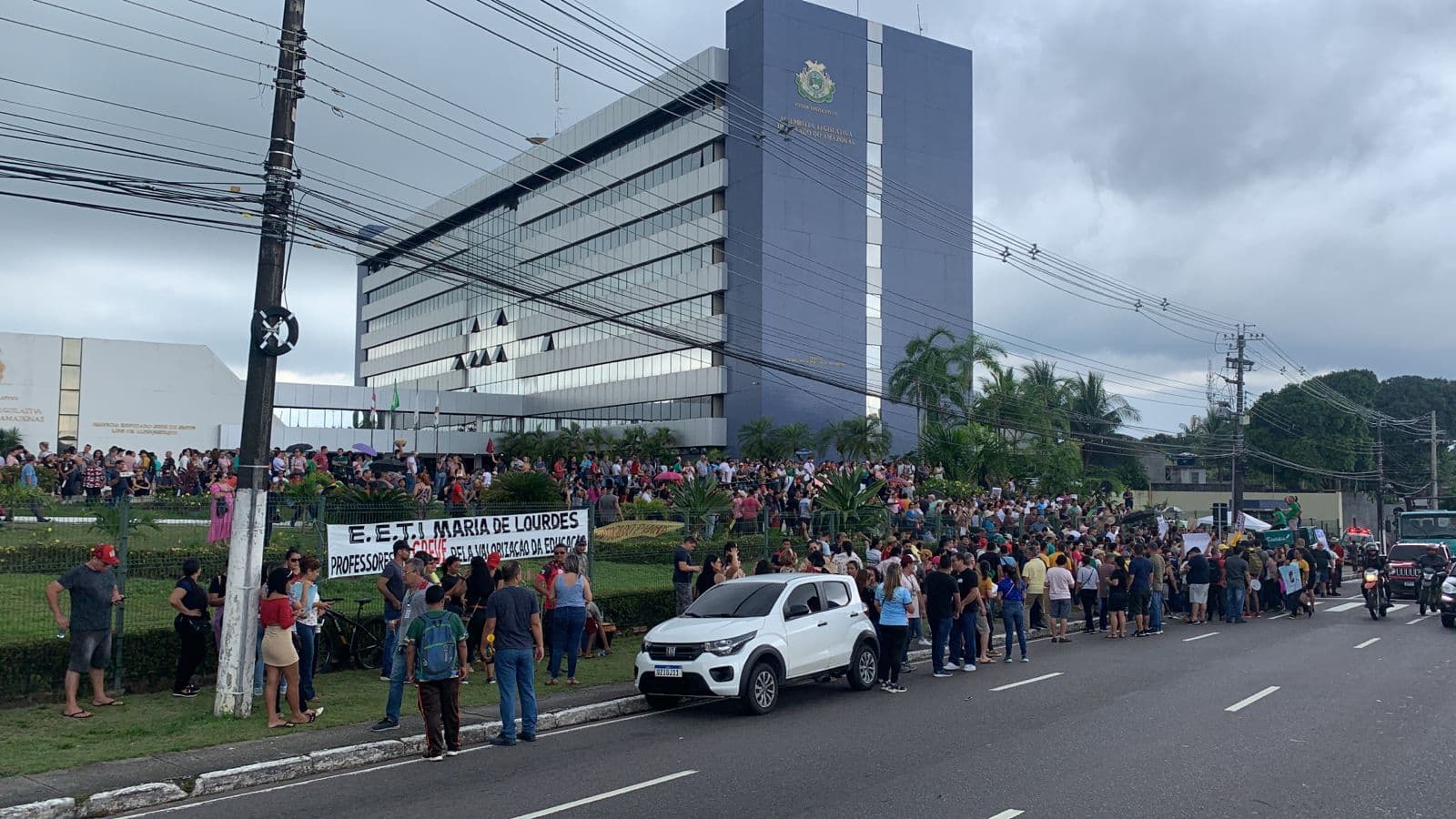 Greve: Professores fazem manifestação em semana sem acordo com Governo