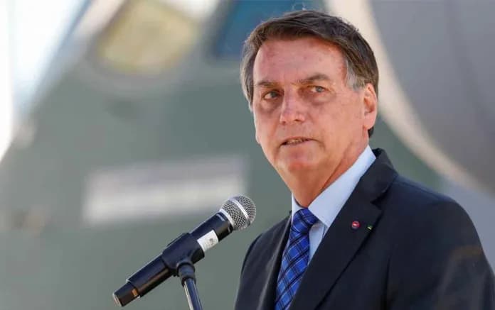 Bolsonaro nega alteração em cartão de vacina e confirma apreensão de celular: &#8220;Não tem senha&#8221;