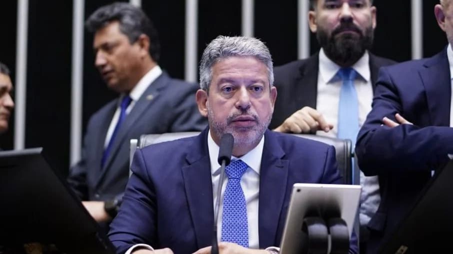 &#8220;Governo vai ter que andar com suas pernas&#8221;, diz Lira após votação da MP dos ministérios