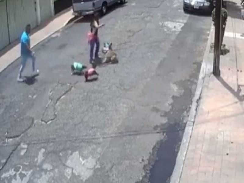 VÍDEO: Homem empurra mulher contra o chão por se incomodar com latidos de cachorro