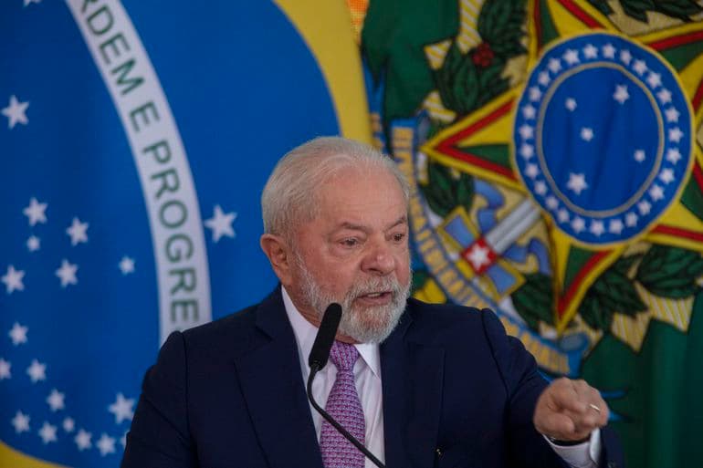 Lula diz que equipe de governo não é clube ou grupo de amigos