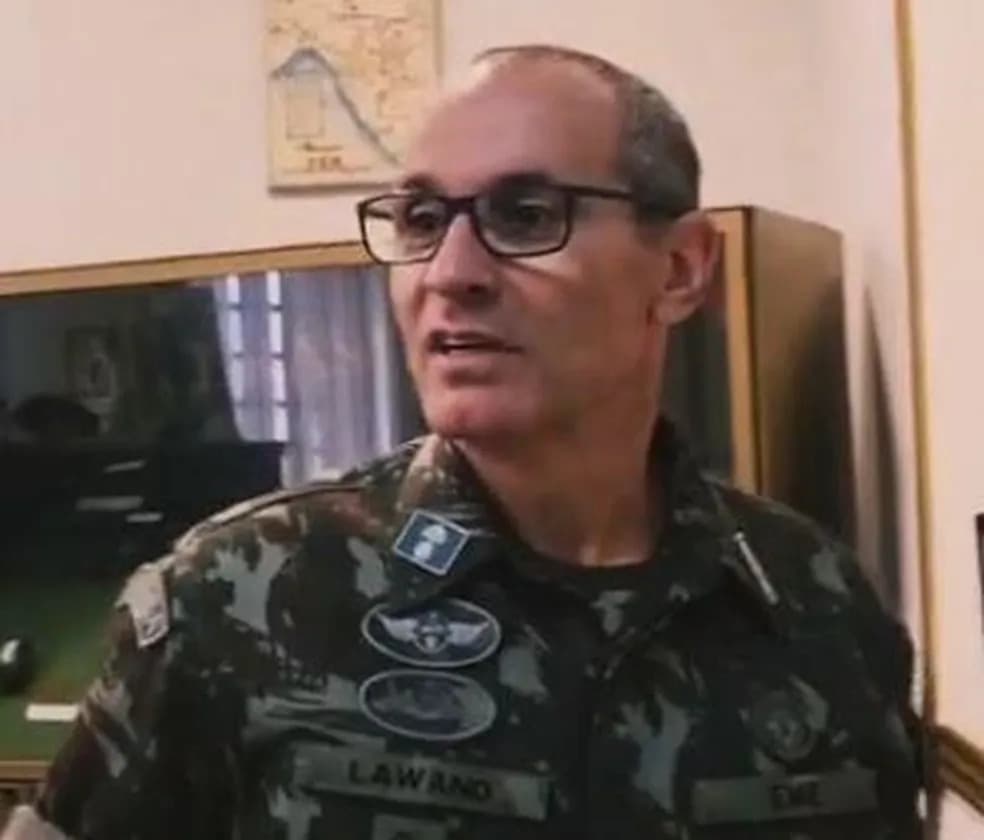 Coronel que trocou mensagens com Cid quer ficar em silêncio em CPI