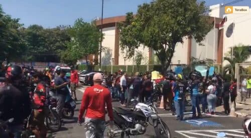 VÍDEOS: Após &#8220;PL Delivery&#8221; ser barrado, entregadores por APP protestam na CMM