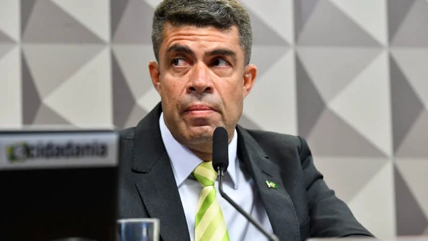 Em CPI, ex-ajudante diz ter feito &#8220;pequenos pagamentos&#8221; para a família Bolsonaro