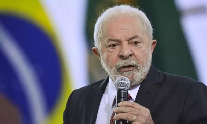 Lula deixa hospital em Brasília após cirurgia no quadril
