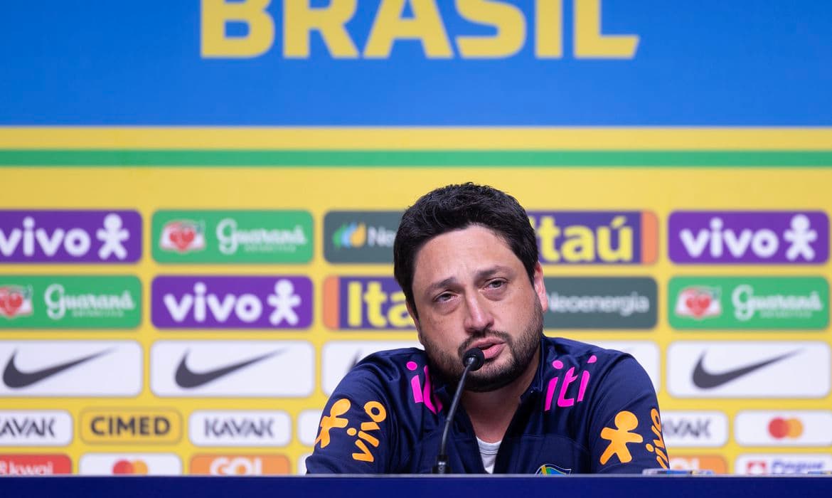 CBF anuncia novo técnico da seleção brasileira feminina