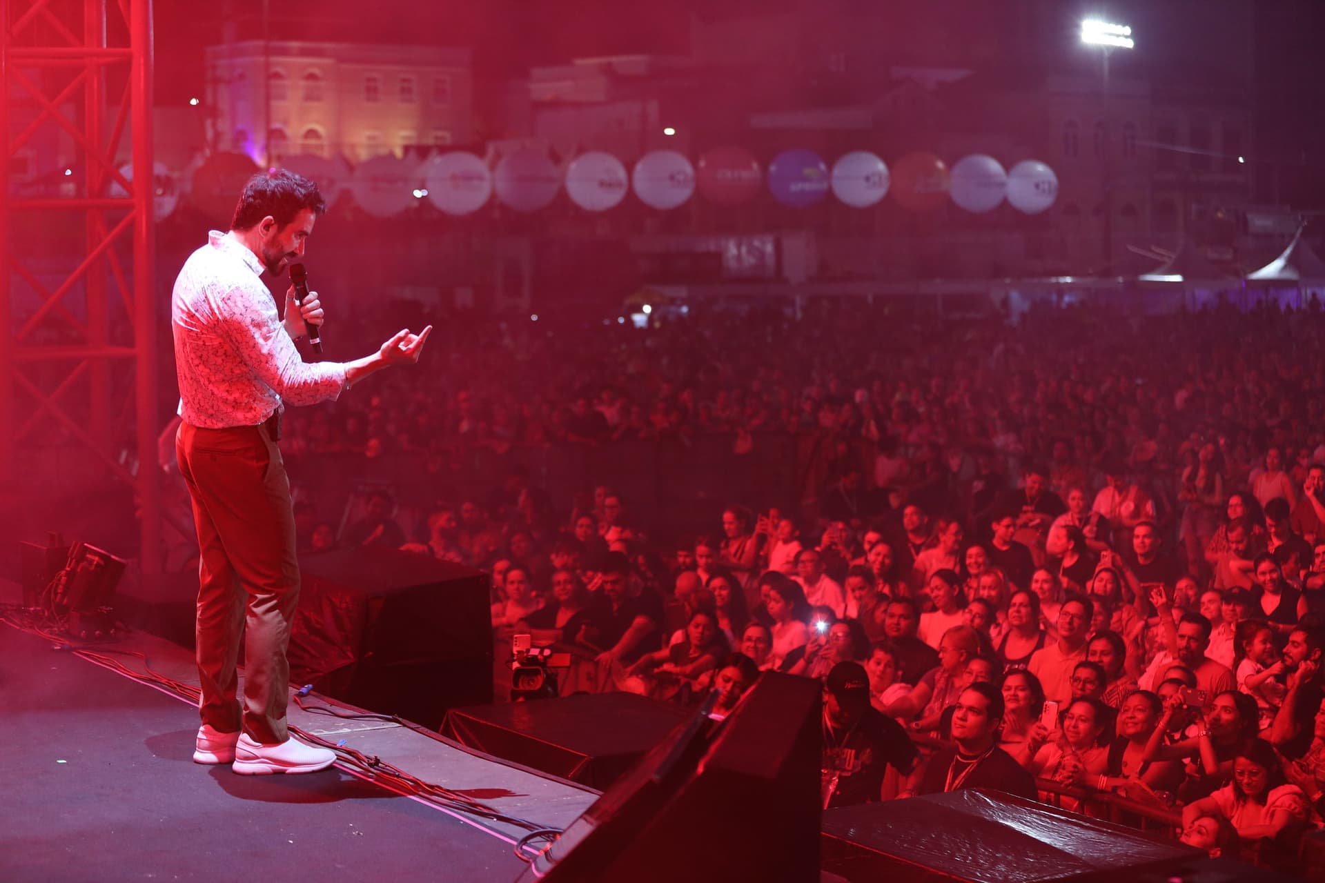 Terceira noite do &#8216;#SouManaus Passo a Paço 2023&#8217; encerra com Padre Fábio de Melo e Isadora Pompeo
