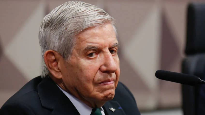 VÍDEO: General Heleno nega participação no 8/1, xinga e fica em silêncio em CPI