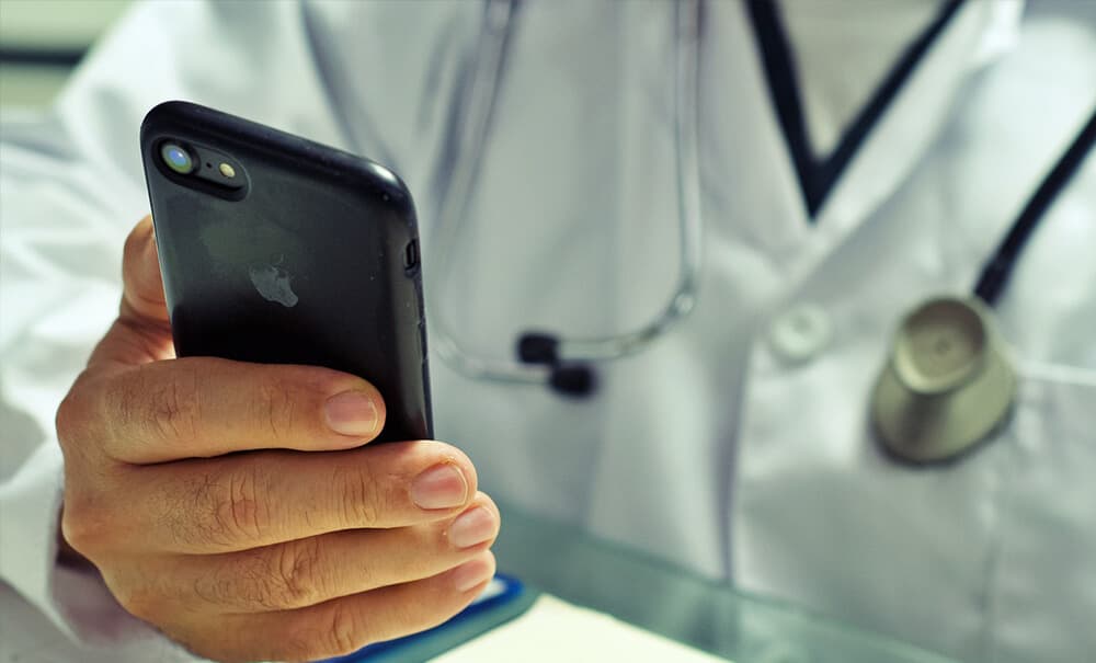 Conselho Federal de Medicina define regras para médicos nas redes sociais; veja quais