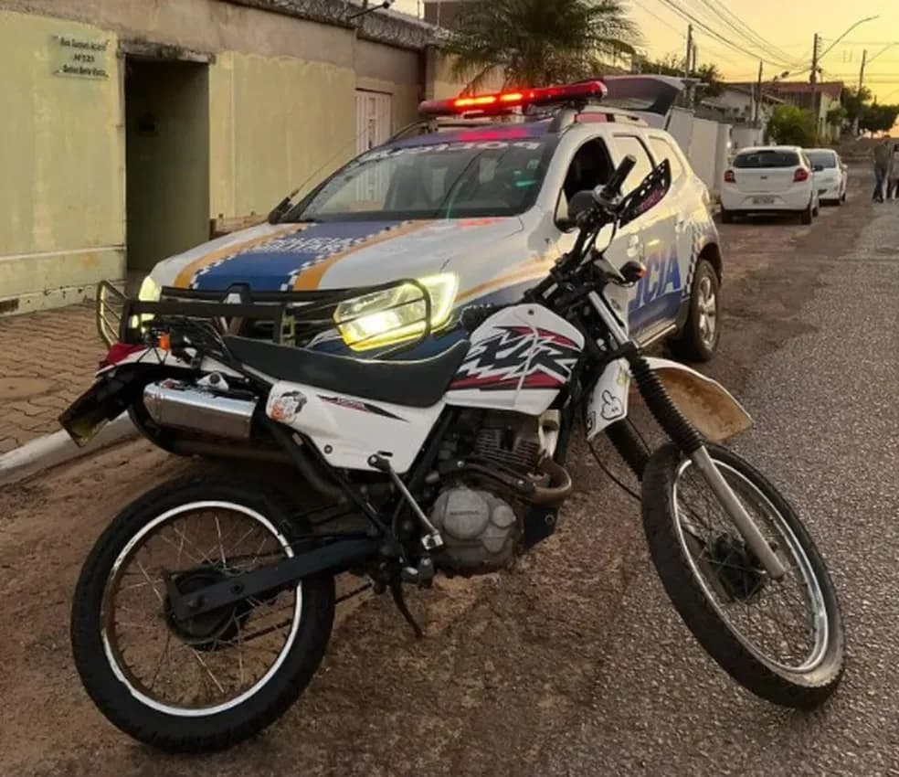 Motociclista é preso após &#8216;desafiar&#8217; policiais durante perseguição