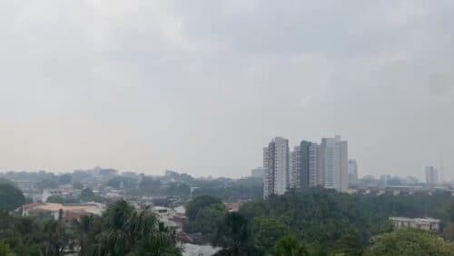 VÍDEOS: Manaus tem quarta-feira marcada por &#8216;nuvem de fumaça&#8217; e até chuva de granizo
