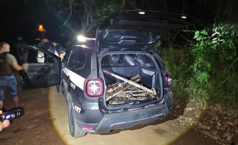 Exército detém 17 e pede prisão de 6 envolvidos em roubo de metralhadoras