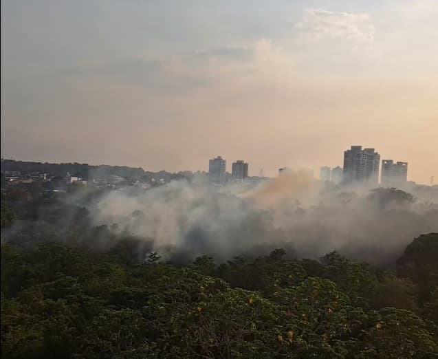 VÍDEOS: Fumaça deixa ao menos três bairros de Manaus com nível do ar &#8220;Perigoso&#8221;; Entenda